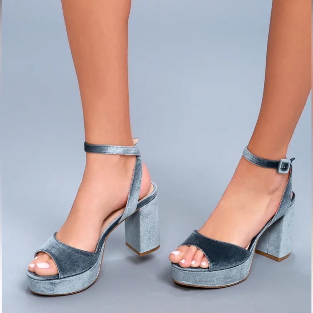 NEVER WORN Chinese Laundry Theresa Suede Heel